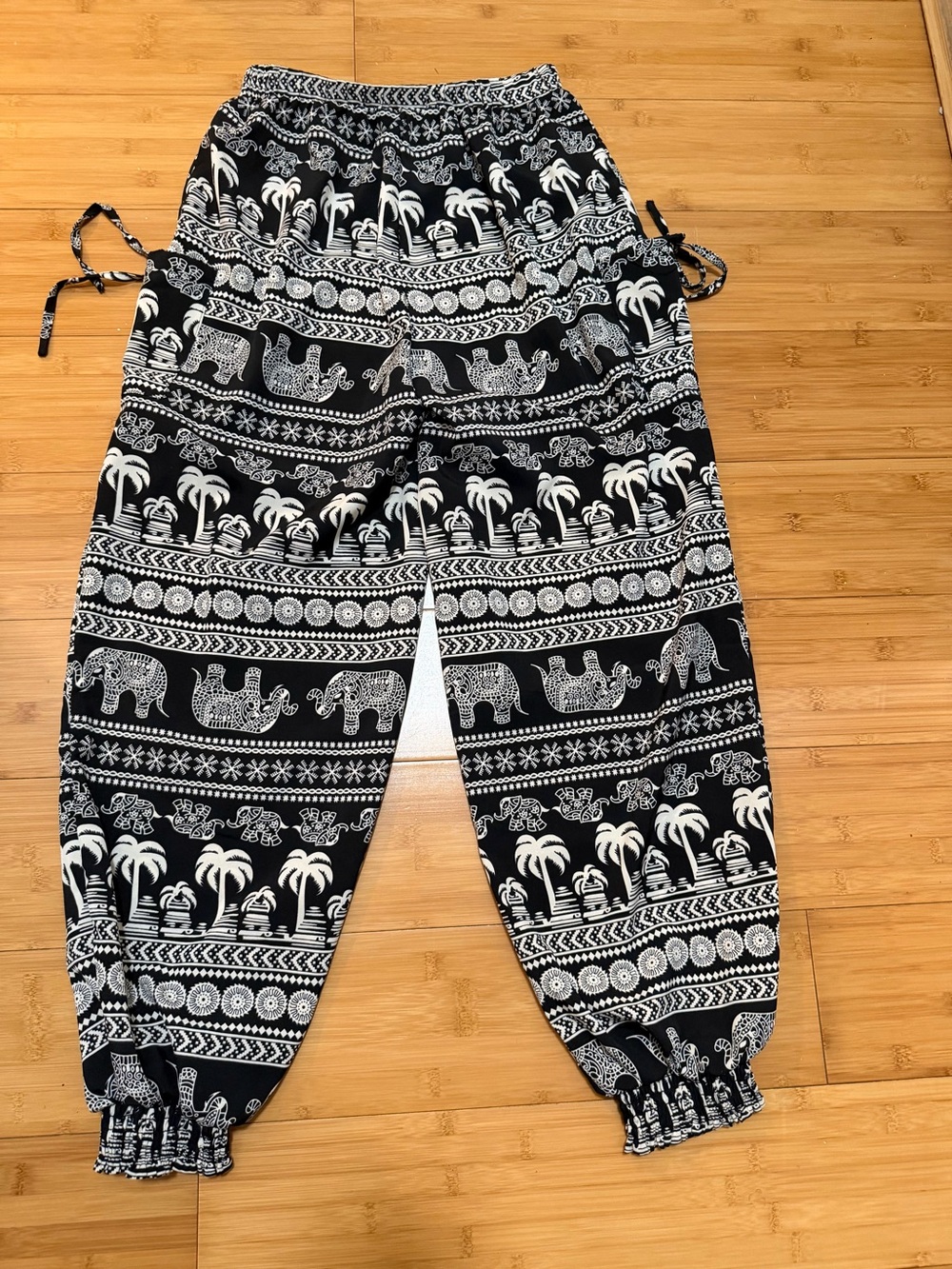 Emery Rose Boho Harem Pants | Size Medium | Petite Friendly